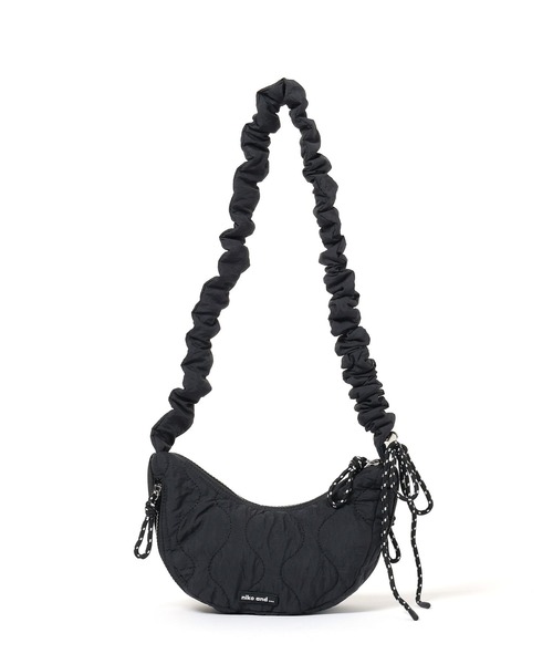 niko and...（ニコアンド）の「オリジナルお財布月型ショルダーバッグ（ショルダーバッグ・レディース・レッド/ブラック/シルバー・0）」の2枚目の写真