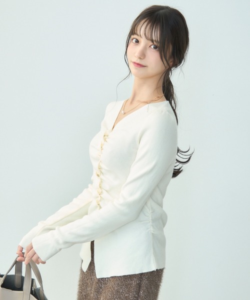 TITTY&CO.（ティティーアンドコー）の「フロントギャザーニットカーディガン（カーディガン/ボレロ・レディース・キャメル/アイボリー/グレー・FREE）」の5枚目の写真