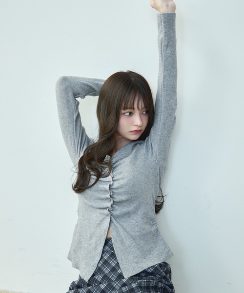 TITTY&CO.（ティティーアンドコー）の「フロントギャザーニットカーディガン（カーディガン/ボレロ・レディース・キャメル/アイボリー/グレー・FREE）」の16枚目の写真