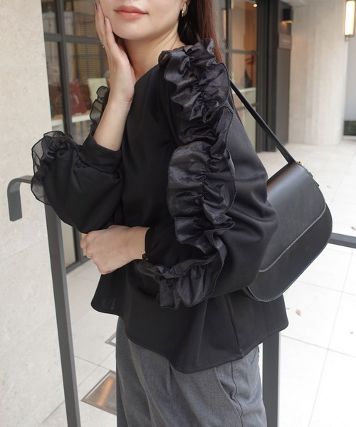 CORNERS(コーナーズ)の「袖オーガンジーフリルプルオーバー(Tシャツ/カットソー・レディース・ブラック/ホワイト・M)」の1枚目の写真