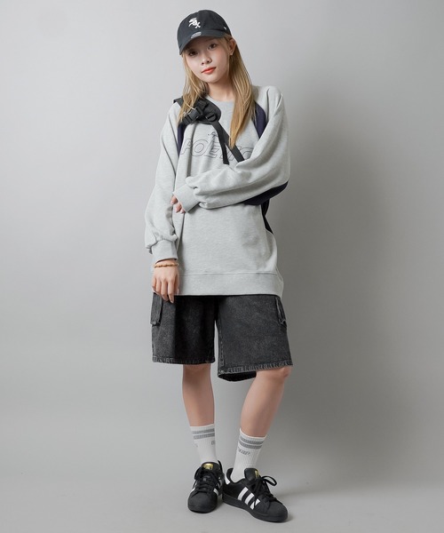 SPINNS（スピンズ）の「POETICロゴ パイピング切替ユニフォームデザインスウェット（スウェット・レディース・ブラック/杢グレー/ネイビー/ピンク・ONESIZE）」の5枚目の写真