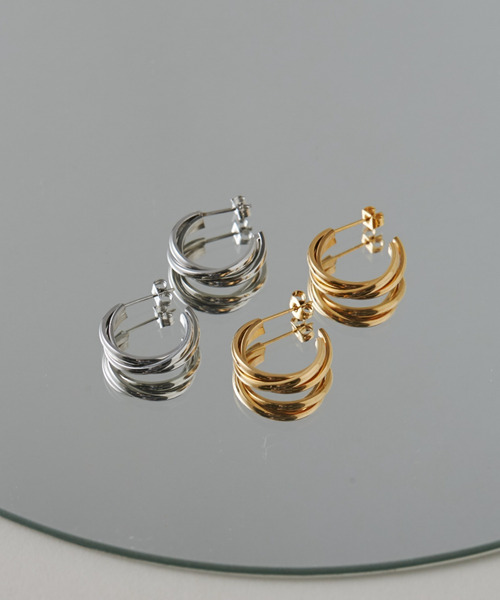 ciite' surgical stainless(シーテサージカルステンレス)の「【 金属アレルギー対応 】 ツイストフープピアス サージカルステンレス (両耳用)(ピアス(両耳用)・レディース・シルバー/ゴールド・FREE)」の2枚目の写真
