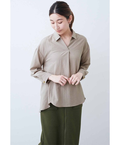 IEDIT（イディット）の「ＩＥＤＩＴ　リラクシーシルエットのきちんと見えスキッパーシャツブラウス（シャツ/ブラウス・レディース・ネイビー/オフホワイト/ベージュ・MEDIUM/X-LARGE/LARGE/XX-LARGE/SMALL/XXX-LARGE）」の7枚目の写真