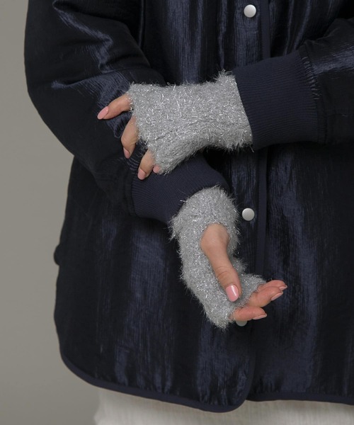 CONTROL FREAK / CTFK（コントロールフリーク）の「CONTROL FREAK　ラメフェザーグローブ（手袋・レディース・ベージュ/グレー/ブラック・ONE）」の3枚目の写真