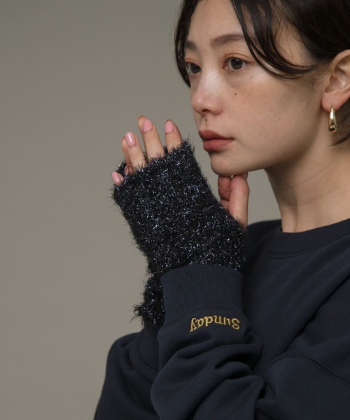 CONTROL FREAK / CTFK（コントロールフリーク）の「CONTROL FREAK　ラメフェザーグローブ（手袋・レディース・ベージュ/グレー/ブラック・ONE）」の2枚目の写真