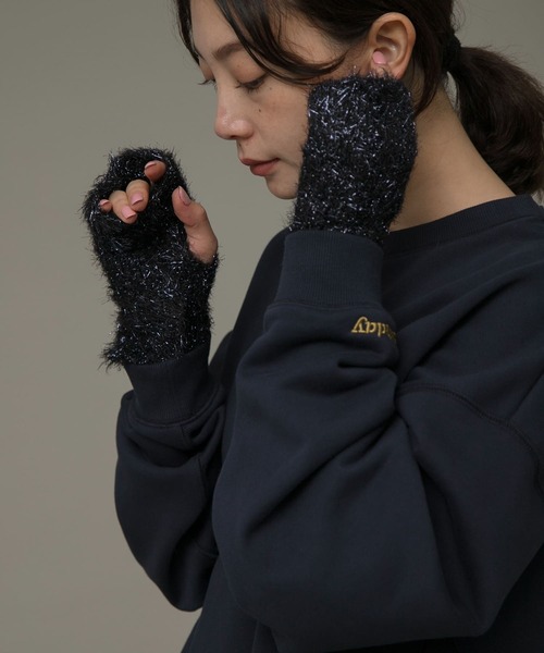 CONTROL FREAK / CTFK（コントロールフリーク）の「CONTROL FREAK　ラメフェザーグローブ（手袋・レディース・ベージュ/グレー/ブラック・ONE）」の4枚目の写真