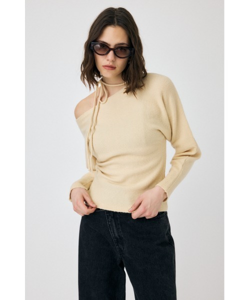 MOUSSY(マウジー)の「ONE SHOULDER セーター(ニット/セーター・レディース・アイボリー/チャコールグレー/レッド・FREE)」の2枚目の写真