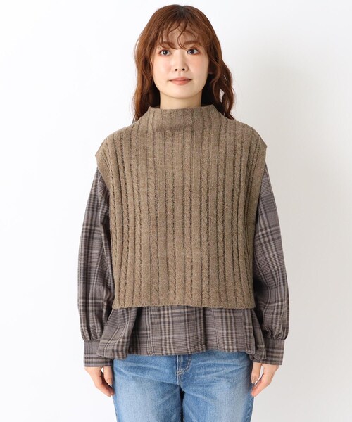 one'sterrace（ワンズテラス）の「サイド開き タートルニットベスト（ベスト・レディース・ブラック系8/ダークブラウン系8・02）」の3枚目の写真
