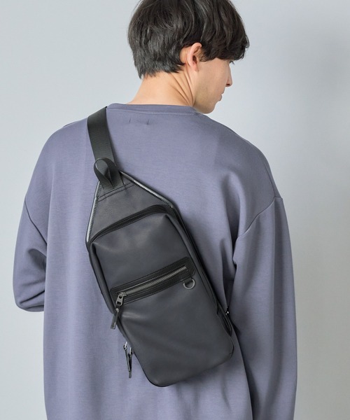LAKOLE（ラコレ）の「ZIP縦長ボディバッグ / 253059（ボディバッグ/ウエストポーチ・メンズ・ブラック/ネイビー/グレー・FREE）」の3枚目の写真