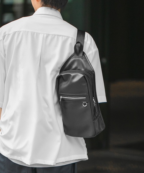 LAKOLE（ラコレ）の「ZIP縦長ボディバッグ / 253059（ボディバッグ/ウエストポーチ・メンズ・ブラック/ネイビー/グレー・FREE）」の2枚目の写真