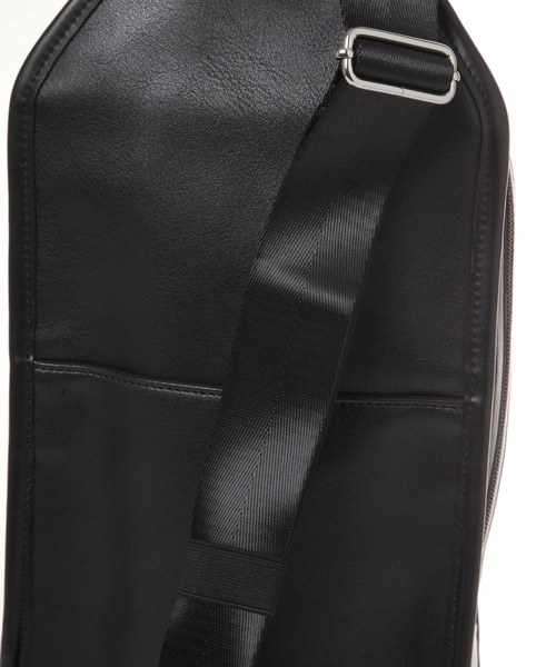 LAKOLE（ラコレ）の「ZIP縦長ボディバッグ / 253059（ボディバッグ/ウエストポーチ・メンズ・ブラック/ネイビー/グレー・FREE）」の19枚目の写真