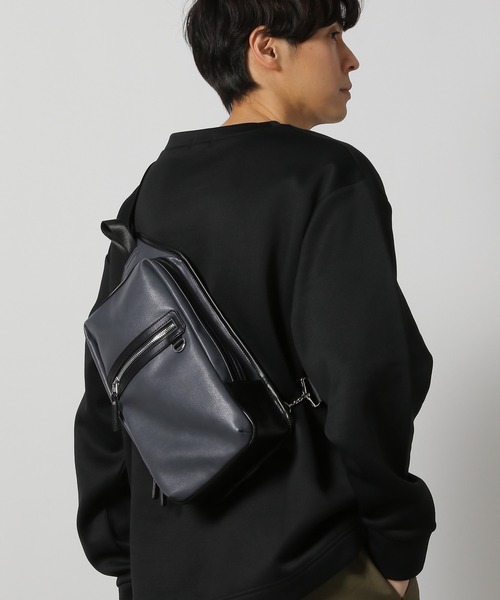 LAKOLE（ラコレ）の「ZIP縦長ボディバッグ / 253059（ボディバッグ/ウエストポーチ・メンズ・ブラック/ネイビー/グレー・FREE）」の7枚目の写真