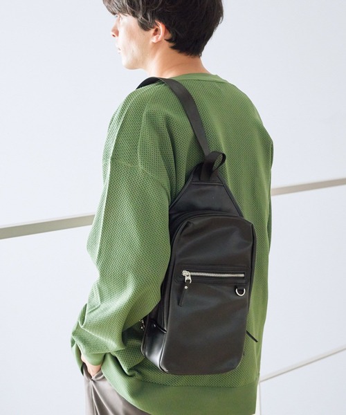 LAKOLE（ラコレ）の「ZIP縦長ボディバッグ / 253059（ボディバッグ/ウエストポーチ・メンズ・ブラック/ネイビー/グレー・FREE）」の5枚目の写真