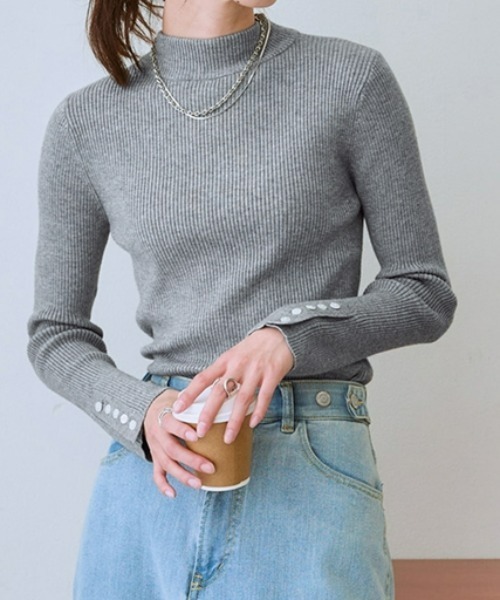 nissen(ニッセン)の「【しっとりもちもち素材】袖口ボタンハイネックニット(ニット/セーター・レディース・ブルー/杢グレー/オフホワイト/ブラック・3L/LL/L/M/S)」の3枚目の写真