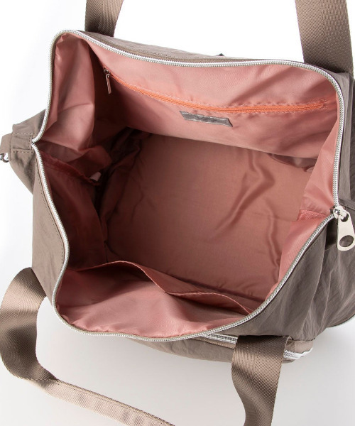 cache cache(カシュ カシュ)の「カシュカシュ cachecache / ポータブルシワナイロンボストンバッグ(ボストンバッグ・レディース・ブラック/グレー・FREE)」の16枚目の写真
