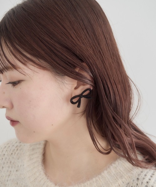 mellowneon(メロウネオン)の「スウェードリボンイヤリング(イヤリング・レディース・アイボリー/ブラック/グレー/ピンク/レッド・FREE)」の16枚目の写真