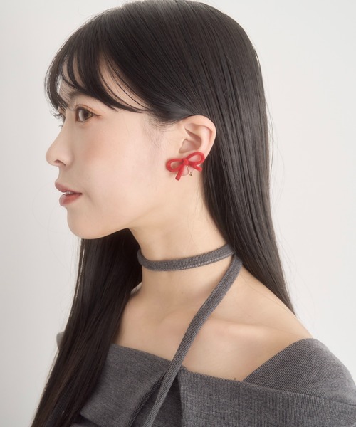 mellowneon(メロウネオン)の「スウェードリボンイヤリング(イヤリング・レディース・アイボリー/ブラック/グレー/ピンク/レッド・FREE)」の13枚目の写真
