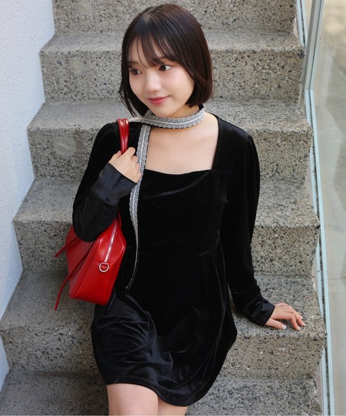 ALLuRing ChaRm（アリュリングチャーム）の「Ruffle Lace velvet Mini Dress / フリルレースベルベットミニワンピース 首紐付き（ワンピース・レディース・ブラック・M/S）」の9枚目の写真