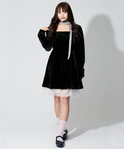 ALLuRing ChaRm（アリュリングチャーム）の「Ruffle Lace velvet Mini Dress / フリルレースベルベットミニワンピース 首紐付き（ワンピース・レディース・ブラック・M/S）」の12枚目の写真