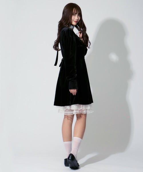 ALLuRing ChaRm（アリュリングチャーム）の「Ruffle Lace velvet Mini Dress / フリルレースベルベットミニワンピース 首紐付き（ワンピース・レディース・ブラック・M/S）」の13枚目の写真