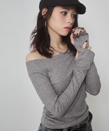 ENVYM（アンビー）の「フィンガーホール ラメリブオフショルトップス（Tシャツ/カットソー）」