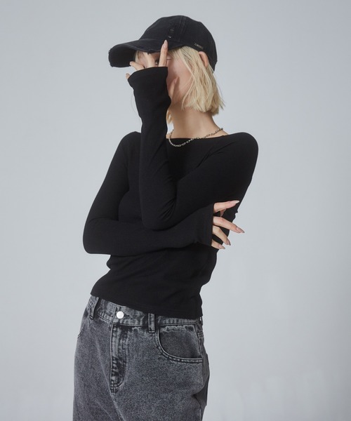 ENVYM（アンビー）の「フィンガーホール ラメリブオフショルトップス（Tシャツ/カットソー・レディース・ブラック/アイボリー/ブルー/グレー・FREE）」の18枚目の写真