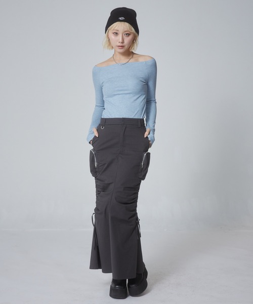 ENVYM（アンビー）の「フィンガーホール ラメリブオフショルトップス（Tシャツ/カットソー・レディース・ブラック/アイボリー/ブルー/グレー・FREE）」の14枚目の写真