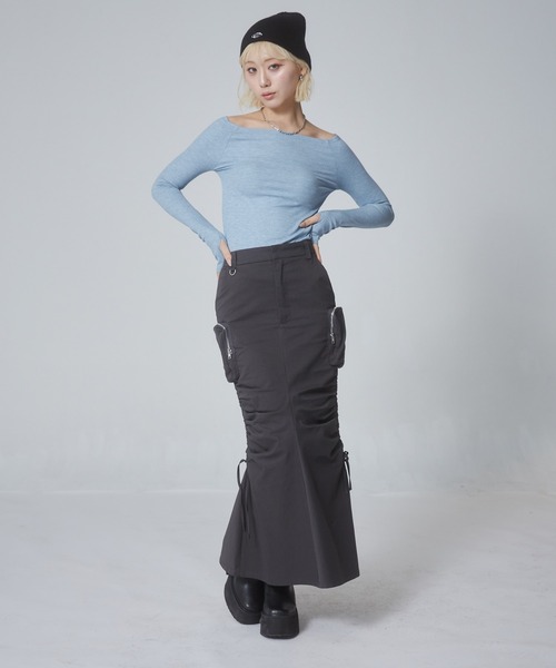 ENVYM（アンビー）の「フィンガーホール ラメリブオフショルトップス（Tシャツ/カットソー・レディース・ブラック/アイボリー/ブルー/グレー・FREE）」の16枚目の写真