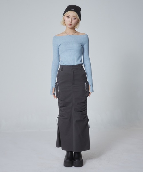 ENVYM（アンビー）の「フィンガーホール ラメリブオフショルトップス（Tシャツ/カットソー・レディース・ブラック/アイボリー/ブルー/グレー・FREE）」の17枚目の写真