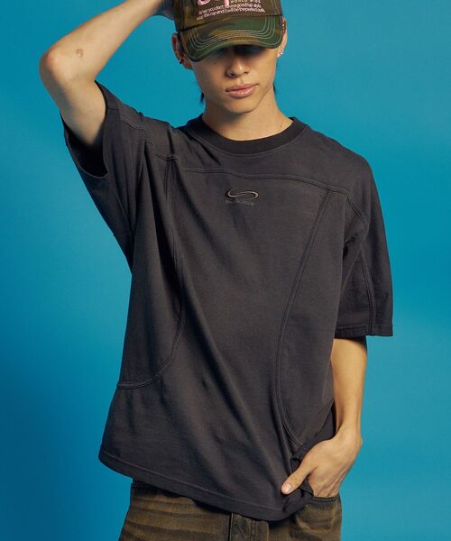 SEQUENZ（シークエンズ）の「【SEQUENZ（シークエンズ）】WASHED SPLASH S/S TEE / Tシャツ 半袖 クルーネック オーバーサイズ センターロゴ 刺繍（Tシャツ/カットソー・メンズ・グリーン系その他3/グレイッシュベージュ/ブラック・LARGE/MEDIUM/SMALL）」の21枚目の写真