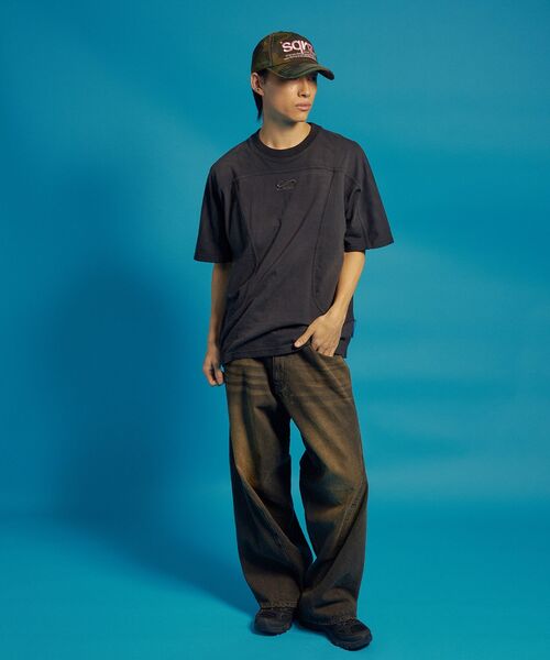 SEQUENZ（シークエンズ）の「【SEQUENZ（シークエンズ）】WASHED SPLASH S/S TEE / Tシャツ 半袖 クルーネック オーバーサイズ センターロゴ 刺繍（Tシャツ/カットソー・メンズ・グリーン系その他3/グレイッシュベージュ/ブラック・LARGE/MEDIUM/SMALL）」の10枚目の写真