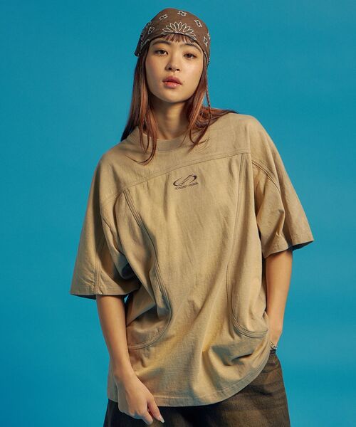 SEQUENZ（シークエンズ）の「【SEQUENZ（シークエンズ）】WASHED SPLASH S/S TEE / Tシャツ 半袖 クルーネック オーバーサイズ センターロゴ 刺繍（Tシャツ/カットソー・メンズ・グリーン系その他3/グレイッシュベージュ/ブラック・LARGE/MEDIUM/SMALL）」の14枚目の写真