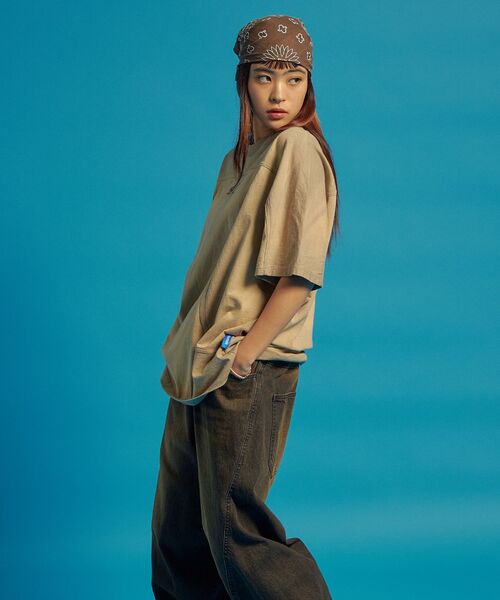 SEQUENZ（シークエンズ）の「【SEQUENZ（シークエンズ）】WASHED SPLASH S/S TEE / Tシャツ 半袖 クルーネック オーバーサイズ センターロゴ 刺繍（Tシャツ/カットソー・メンズ・グリーン系その他3/グレイッシュベージュ/ブラック・LARGE/MEDIUM/SMALL）」の18枚目の写真