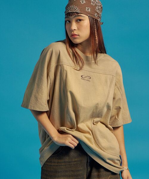 SEQUENZ（シークエンズ）の「【SEQUENZ（シークエンズ）】WASHED SPLASH S/S TEE / Tシャツ 半袖 クルーネック オーバーサイズ センターロゴ 刺繍（Tシャツ/カットソー・メンズ・グリーン系その他3/グレイッシュベージュ/ブラック・LARGE/MEDIUM/SMALL）」の20枚目の写真