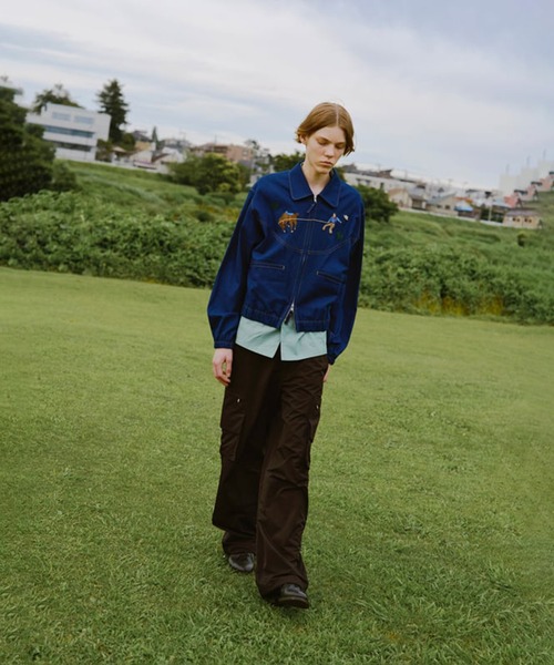 MATSUFUJI(マツフジ)の「Water Repellent Wide Cargo Trousers(カーゴパンツ・メンズ・ブラック/グレイッシュベージュ・2/3)」の3枚目の写真