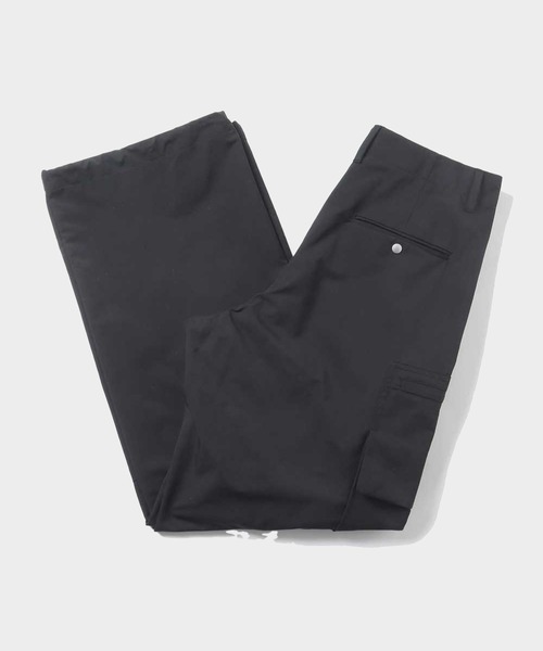 MATSUFUJI(マツフジ)の「Water Repellent Wide Cargo Trousers(カーゴパンツ・メンズ・ブラック/グレイッシュベージュ・2/3)」の7枚目の写真