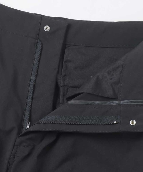 MATSUFUJI(マツフジ)の「Water Repellent Wide Cargo Trousers(カーゴパンツ・メンズ・ブラック/グレイッシュベージュ・2/3)」の9枚目の写真