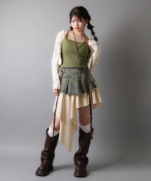 SPINNS（スピンズ）の「一番使いやすい丈感目指しました！/カップ付き ショート丈キャミソール/2サイズ・5色展開（キャミソール・レディース・ナチュラル/カーキ/オフホワイト/ブラック/チャコール・M/S）」の9枚目の写真