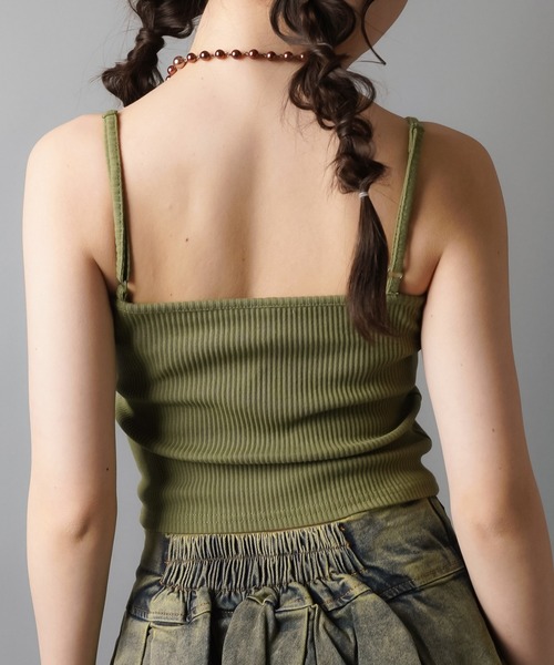 SPINNS（スピンズ）の「一番使いやすい丈感目指しました！/カップ付き ショート丈キャミソール/2サイズ・5色展開（キャミソール・レディース・ナチュラル/カーキ/オフホワイト/ブラック/チャコール・M/S）」の15枚目の写真