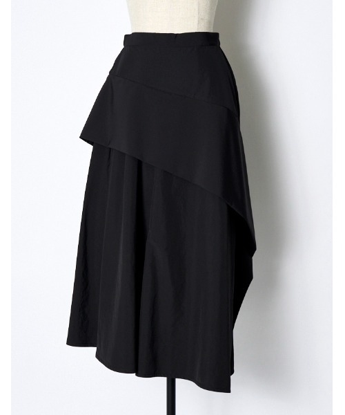 RUMCHE（ラムシェ）の「Asymmetry Flare Skirt / アシンメトリーフレアスカート（スカート・レディース・ブラック・SMALL/MEDIUM）」の3枚目の写真