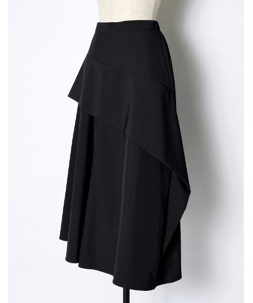 RUMCHE（ラムシェ）の「Asymmetry Flare Skirt / アシンメトリーフレアスカート（スカート・レディース・ブラック・SMALL/MEDIUM）」の4枚目の写真
