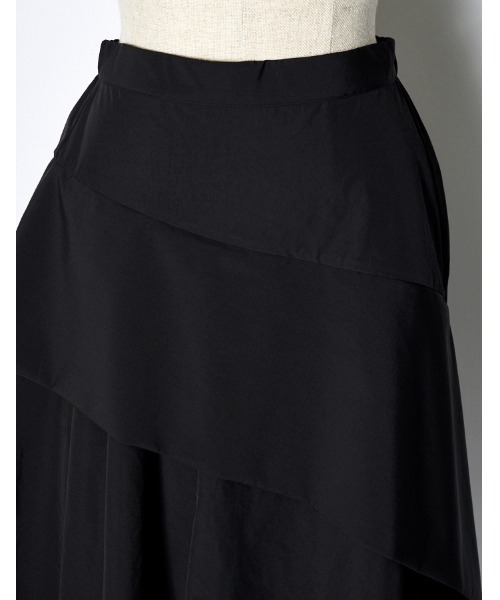 RUMCHE（ラムシェ）の「Asymmetry Flare Skirt / アシンメトリーフレアスカート（スカート・レディース・ブラック・SMALL/MEDIUM）」の6枚目の写真