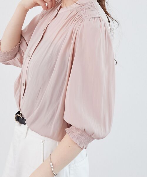 le.coeur blanc（ルクールブラン）の「パウダーサテン袖シャーリングブラウス（シャツ/ブラウス・レディース・ライトグレー/ピンク/グリーン・38）」の16枚目の写真