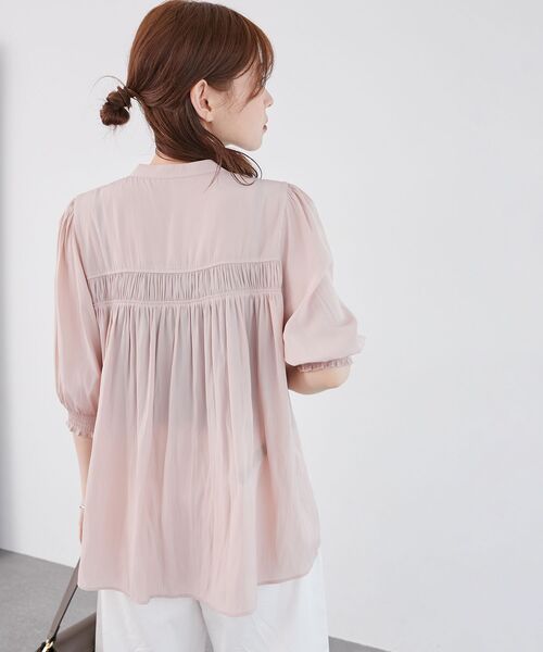 le.coeur blanc（ルクールブラン）の「パウダーサテン袖シャーリングブラウス（シャツ/ブラウス・レディース・ライトグレー/ピンク/グリーン・38）」の20枚目の写真