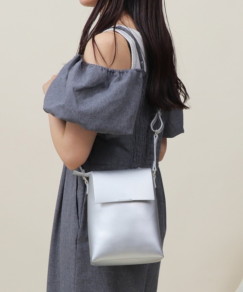 Bermosa（ベルモサ）の「【軽量】 ３層式 縦長ミニポシェット（ショルダーバッグ・レディース・シルバー/ブルー/アイボリー/ブラック/ベージュ/パープル・FREE）」の6枚目の写真