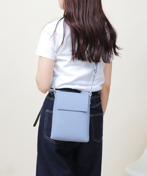 Bermosa（ベルモサ）の「【軽量】 ３層式 縦長ミニポシェット（ショルダーバッグ・レディース・シルバー/ブルー/アイボリー/ブラック/ベージュ/パープル・FREE）」の4枚目の写真