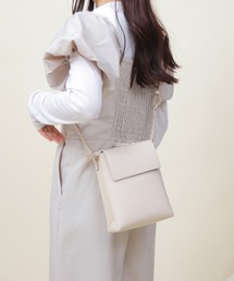 Bermosa（ベルモサ）の「【軽量】 ３層式 縦長ミニポシェット（ショルダーバッグ）」