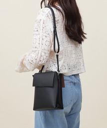 Bermosa（ベルモサ）の「【軽量】 ３層式 縦長ミニポシェット（ショルダーバッグ）」