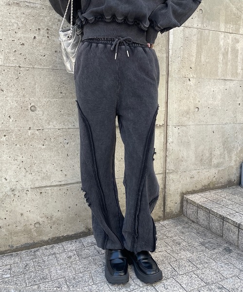 ROGER AND RAW(ロジャーアンドロウ)の「アウトシームブロークンスウェットパンツ(スウェットパンツ・レディース・グリーン/グレー/オフホワイト/ブラック・FREE)」の2枚目の写真