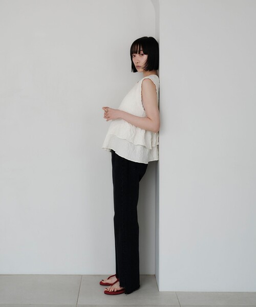 EMMEL REFINES（エメルリファインズ）の「＜EMMEL REFINES＞EM スソフリル2WAY ノースリーブ ブラウス（シャツ/ブラウス・レディース・ブラック/オフホワイト・FREE）」の3枚目の写真